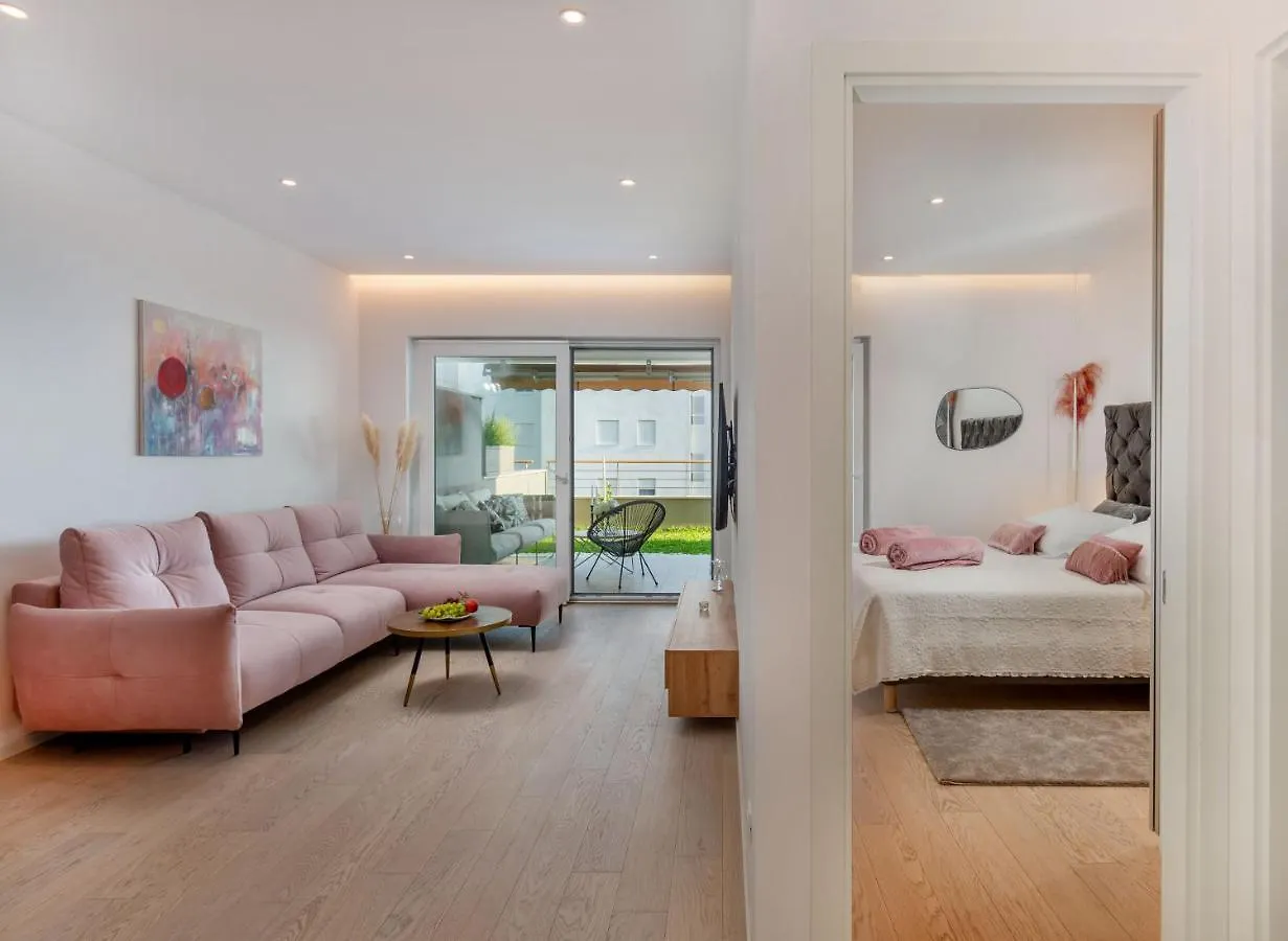 Zaloo, Luxury Apartment With Sea-View And Jacuzzi Split