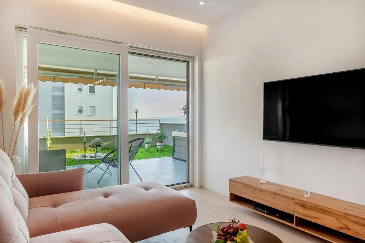 Zaloo, Luxury Apartment With Sea-View And Jacuzzi Split